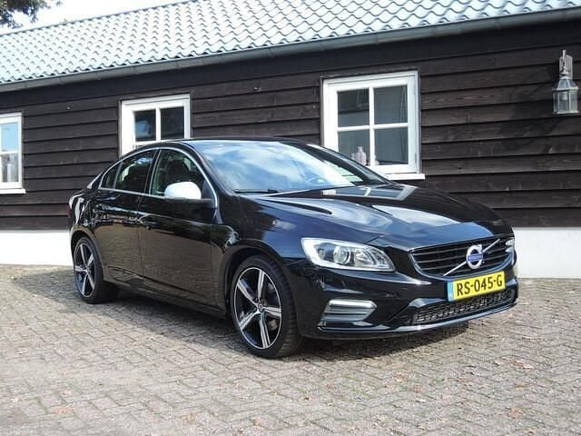 Zwart Gebruikt 2017 Volvo S60 R-Design Sedan | € 17.450 (Eerlijke prijs) - Afbeelding 1/4