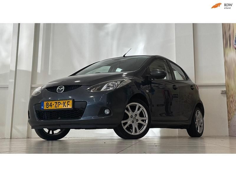 Grijs Gebruikt 2008 Mazda 2 Hatchback | € 2.244 (Eerlijke prijs) - Afbeelding 1/3