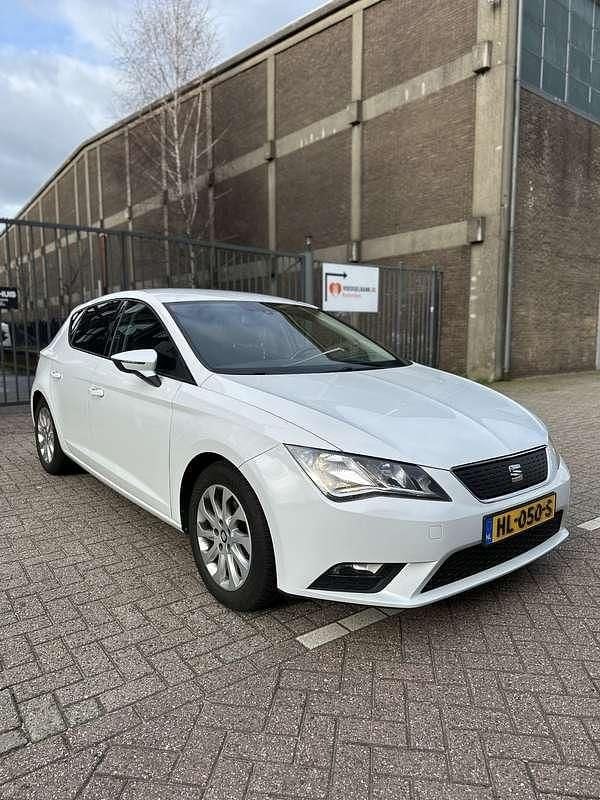 Wit Gebruikt 2016 Seat Leon Style Stationwagen | € 9.950 (Iets duurder) - Afbeelding 1/4