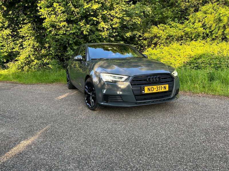 Grijs Gebruikt 2018 Audi A3 Hatchback | € 15.900 (Goede deal) - Afbeelding 1/4