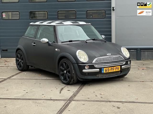 Rood Gebruikt 2004 Mini Cooper Hatchback | € 2.325 (Eerlijke prijs) - Afbeelding 1/4