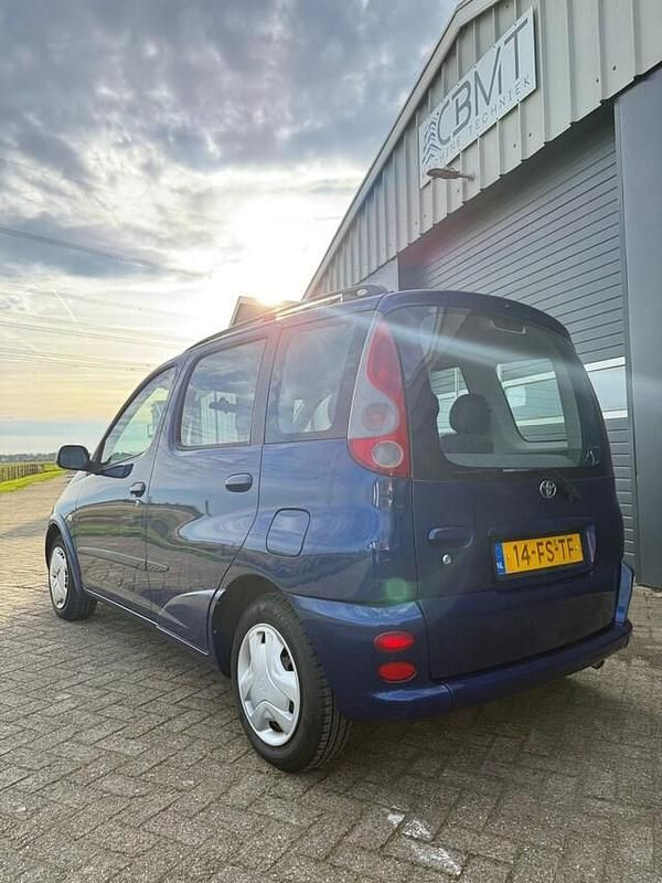 Occasion Toyota Yaris Verso Luna 2000 Blauw MPV