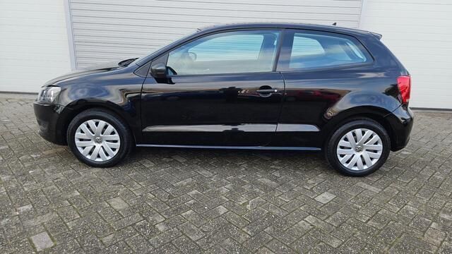 Zwart Gebruikt 2010 VW Polo Comfortline Hatchback | € 3.250 (Goede deal) - Afbeelding 1/3