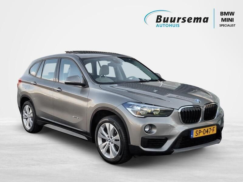 Zilver, metallic lak Gebruikt 2016 BMW X1 Sport Line SUV | € 19.650 (Duur) - Afbeelding 1/4