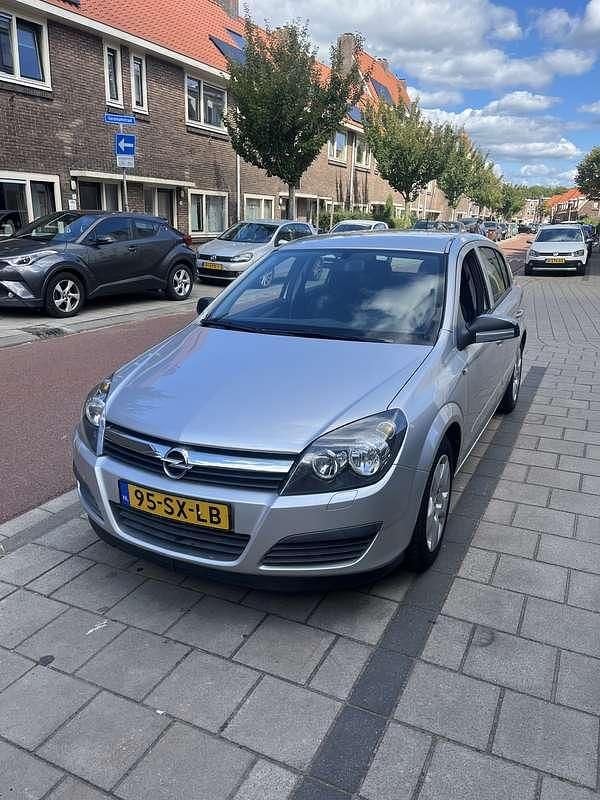 Grijs Occasion 2006 Opel Astra Edition Hatchback | € 1.400 (Eerlijke prijs) - Afbeelding 1/4