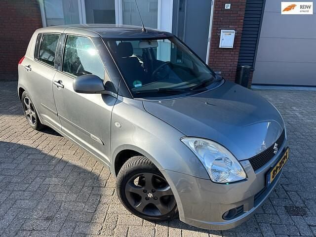 Grijs (metallic) Occasion 2007 Suzuki Swift GLS Hatchback | € 1.400 (Super prijs) - Afbeelding 1/4