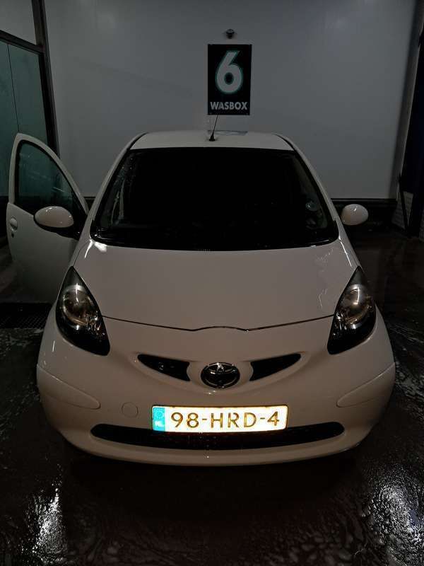 Wit Gebruikt 2009 Toyota Aygo Hatchback | € 1.400 (Goede deal) - Afbeelding 1/4