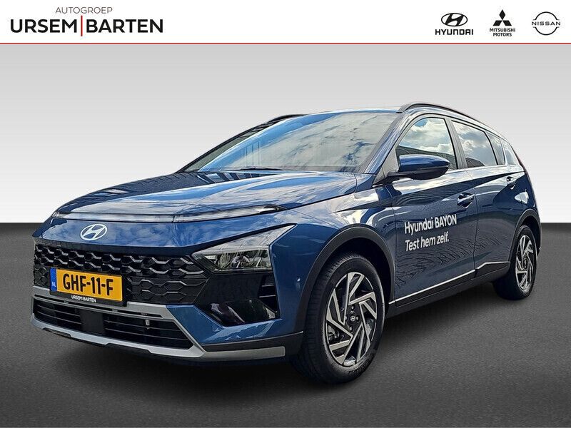 Vibrant blue (donker blauw mica) Gebruikt 2024 Hyundai Bayon Premium SUV | € 27.930 - Afbeelding 1/4
