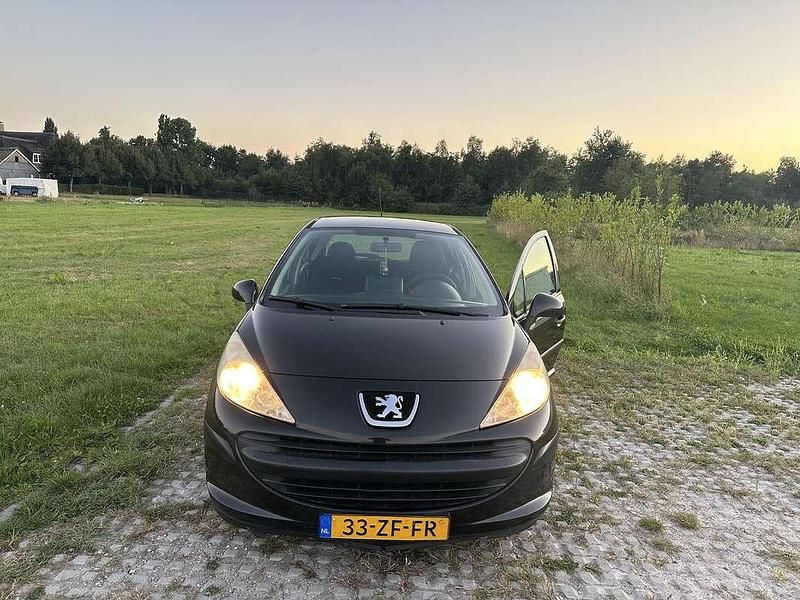 Zwart Gebruikt 2008 Peugeot 207 Tendance Coupé | € 1.250 - Afbeelding 1/4