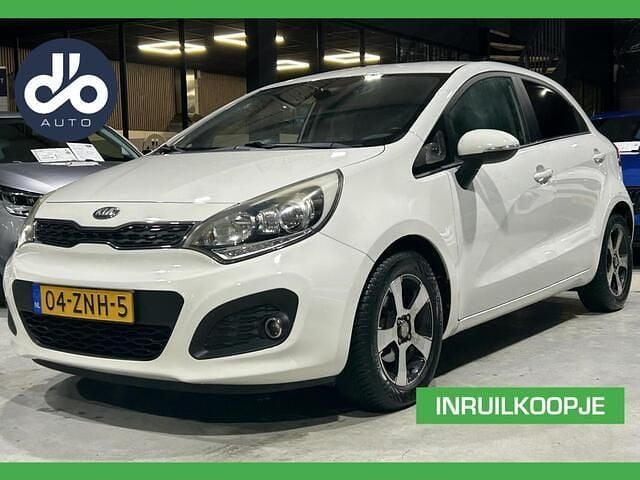 Wit Gebruikt 2013 Kia Rio Hatchback | € 3.934 (Goede deal) - Afbeelding 1/4