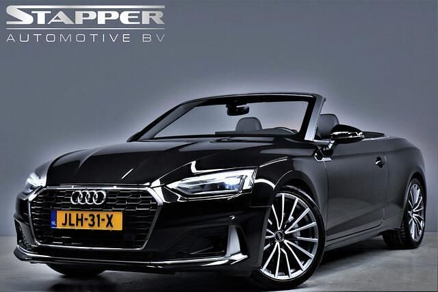 Zwart (metallic) Gebruikt 2021 Audi A5 Cabriolet Proline Cabriolet | € 34.995 (Goede deal) - Afbeelding 1/4