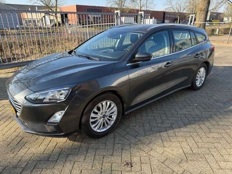 Grijs Gebruikt 2020 Ford Focus Stationwagen | € 10.250 (Goede deal) - Afbeelding 1/4