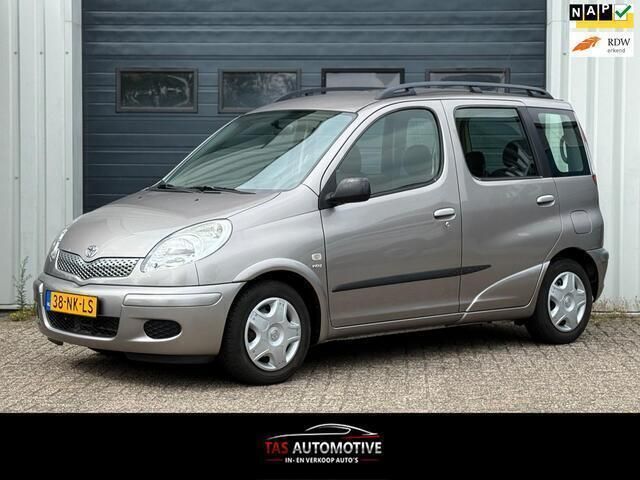 Grijs Gebruikt 2003 Toyota Yaris Verso Sol MPV | € 6.950 (Iets duurder) - Afbeelding 1/4