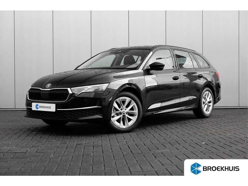 Zwart Nieuw 2024 Skoda Octavia First Edition Stationwagen | € 34.895 (Goede deal) - Afbeelding 1/4