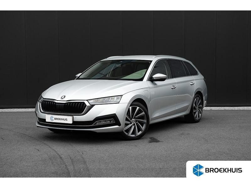 Grijs Occasion 2021 Skoda Octavia Business Line Stationwagen | € 24.450 (Eerlijke prijs) - Afbeelding 1/4