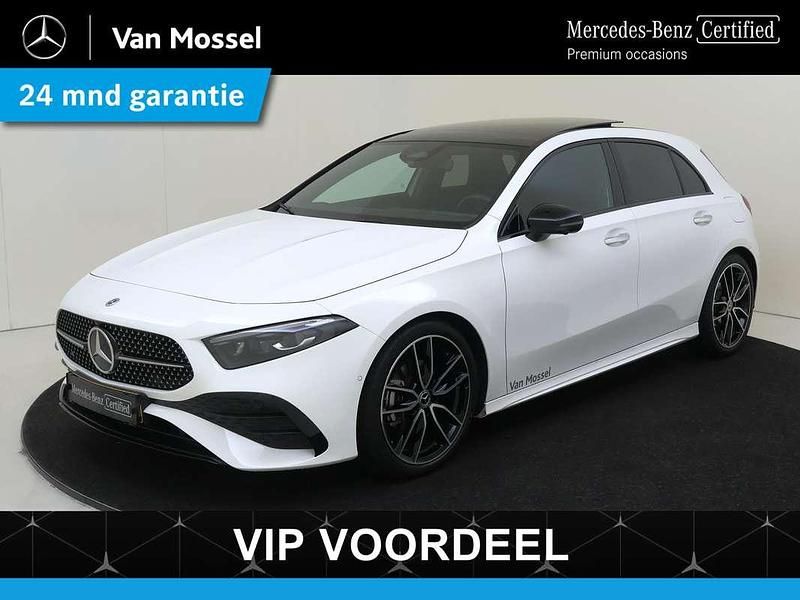 Wit Gebruikt 2025 Mercedes A180 AMG line Hatchback | € 42.945 - Afbeelding 1/4