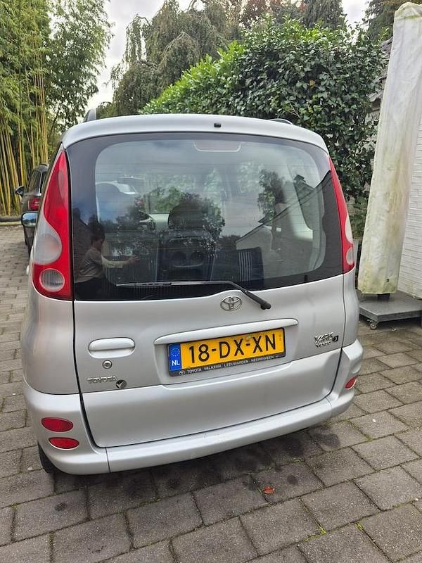Occasion Toyota Yaris Verso Luna 86 PK (63 kW) 2000 Grijs MPV