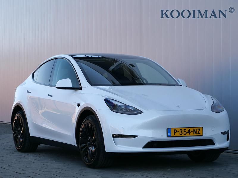 Wit, metallic lak Gebruikt 2022 Tesla Model Y Long Range AWD SUV | € 36.450 (Goede deal) - Afbeelding 1/4