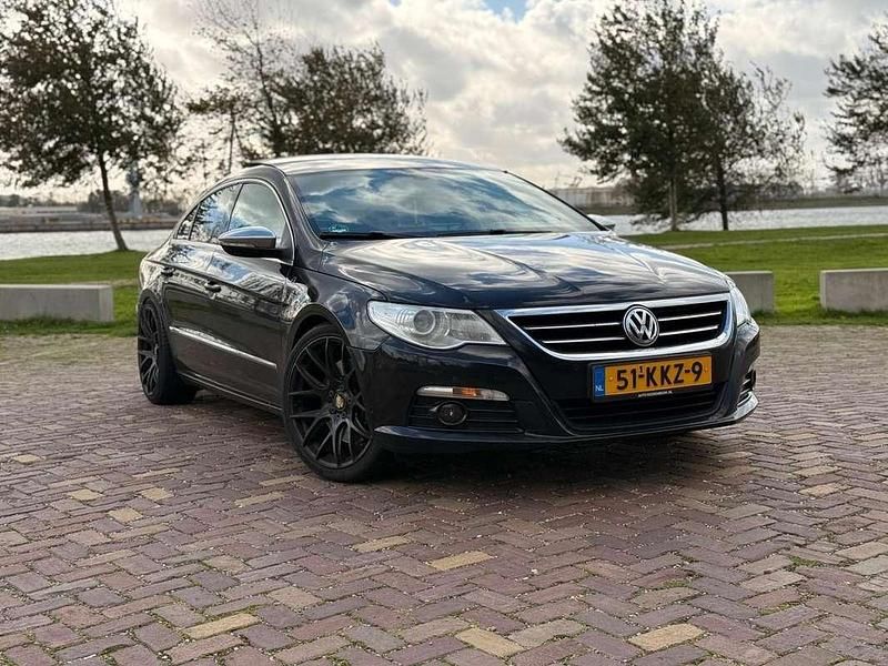 Zwart Gebruikt 2008 VW CC Sedan | € 7.750 - Afbeelding 1/4