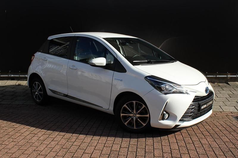 Occasion Toyota Yaris Hybrid Edition 101 PK (74 kW) 2020 Wit Hatchback