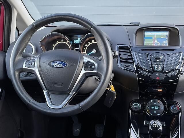 Occasion Ford Fiesta Titanium 101 PK (74 kW) 2015 Rood Hatchback