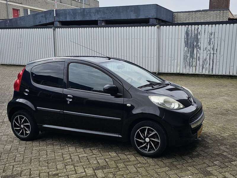 Zwart Gebruikt 2009 Peugeot 107 Hatchback | € 2.950 (Eerlijke prijs) - Afbeelding 1/4