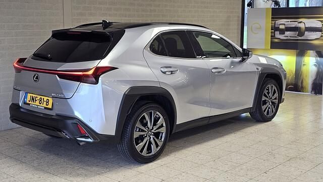 Occasion Lexus UX 250h Sport Design Packet 179 PK (131 kW) 2024 Grijs SUV