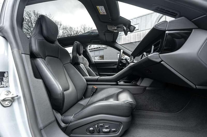 Occasion Porsche Taycan Performance Package 380 kW (517 PK) 2023 Grijs Sedan