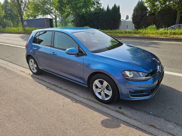 Blauw Gebruikt 2016 VW Golf VII Highline Sedan | € 13.499 (Goede deal) - Afbeelding 1/4