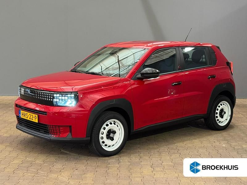 Rood Nieuw 2025 Fiat Grande Panda Red Hatchback | € 21.895 (Super prijs) - Afbeelding 1/4