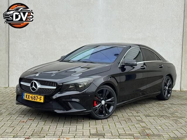 Zwart Gebruikt 2013 Mercedes CLA200 Ambition Sedan | € 13.945 (Eerlijke prijs) - Afbeelding 1/4