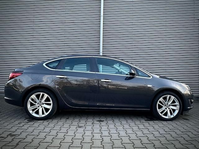 Occasion Opel Astra Cosmo 140 PK (102 kW) 2012 Grijs Sedan