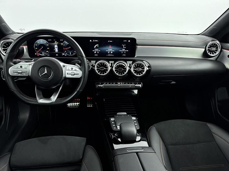 Occasion Mercedes CLA180 Shooting Brake AMG line 136 PK (100 kW) 2023 Blauw Stationwagen