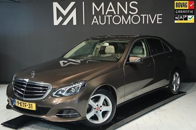 Bruin Gebruikt 2013 Mercedes E200 Elegance Sedan | € 15.950 (Eerlijke prijs) - Afbeelding 1/4