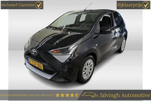 Zwart Gebruikt 2020 Toyota Aygo X-play Hatchback | € 9.240 (Goede deal) - Afbeelding 1/4