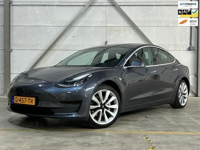 Grijs Gebruikt 2020 Tesla Model 3 Standard Range Sedan | € 16.995 (Goede deal) - Afbeelding 1/4
