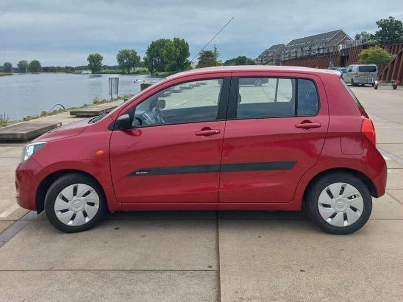 Rood Gebruikt 2016 Suzuki Celerio Comfort Hatchback | € 6.250 (Eerlijke prijs) - Afbeelding 1/4