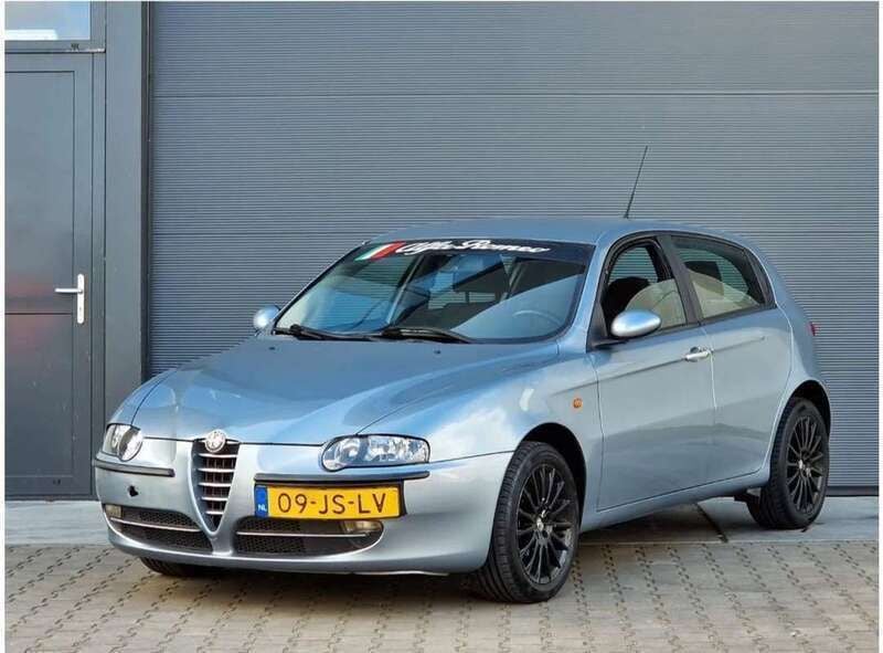 Blauw Gebruikt 2002 Alfa Romeo 147 Distinctive Hatchback | € 1.050 (Eerlijke prijs) - Afbeelding 1/4