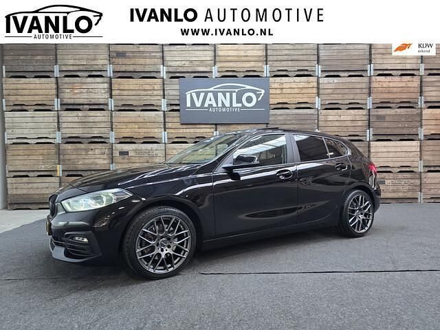 Occasion BMW 118 Executive 136 PK (100 kW) 2021 Zwart Hatchback