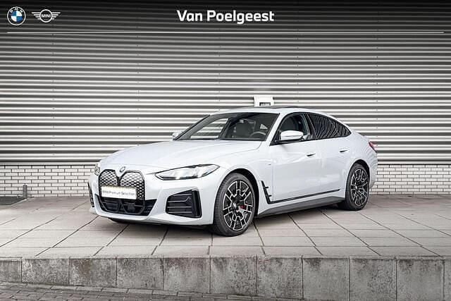 Grijs Occasion 2025 BMW i4 Comfort Edition Sedan | € 46.750 (Eerlijke prijs) - Afbeelding 1/4