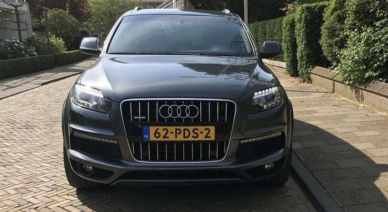 Grijs Gebruikt 2010 Audi Q7 SUV | € 14.000 (Eerlijke prijs) - Afbeelding 1/4