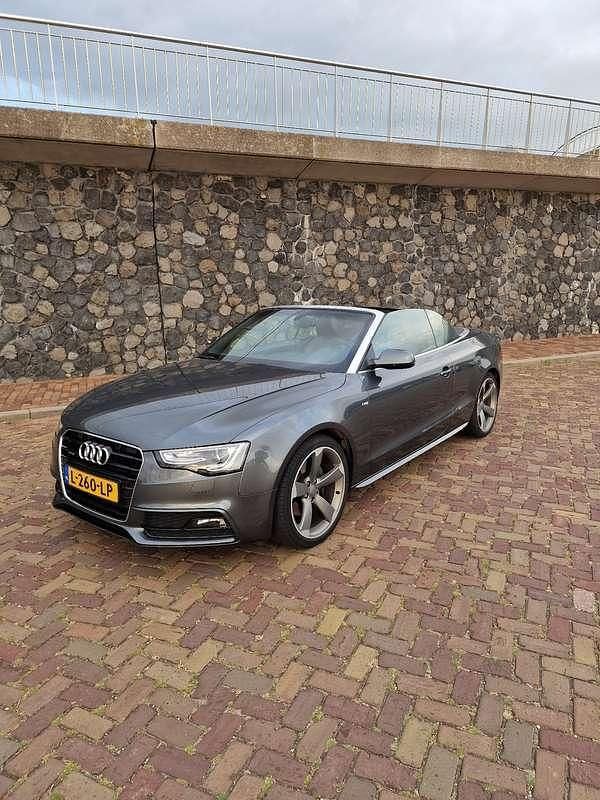 Grijs Gebruikt 2014 Audi A5 Cabriolet Cabriolet | € 20.950 (Eerlijke prijs) - Afbeelding 1/4