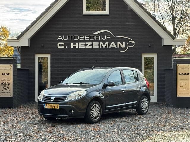 Grijs Gebruikt 2008 Dacia Sandero Lauréate Hatchback | € 1.850 (Goede deal) - Afbeelding 1/4