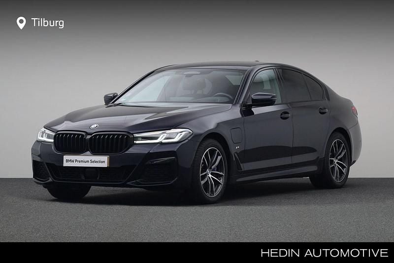 Zwart Gebruikt 2021 BMW 530e Executive Sedan | € 41.880 (Eerlijke prijs) - Afbeelding 1/4