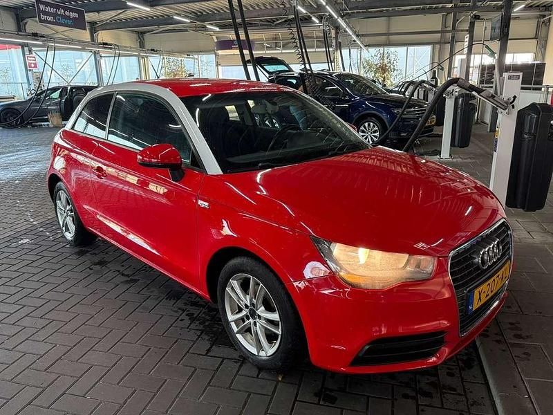 Rood Gebruikt 2010 Audi A1 Stationwagen | € 7.250 - Afbeelding 1/4