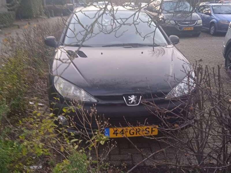 Zwart Gebruikt 2001 Peugeot 206 Hatchback | € 700 (Goede deal) - Afbeelding 1/4