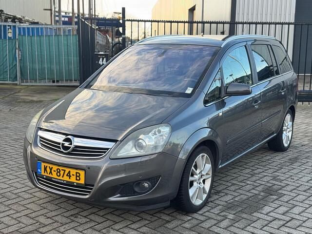 Grijs Occasion 2009 Opel Zafira Cosmo MPV | € 2.950 (Eerlijke prijs) - Afbeelding 1/4