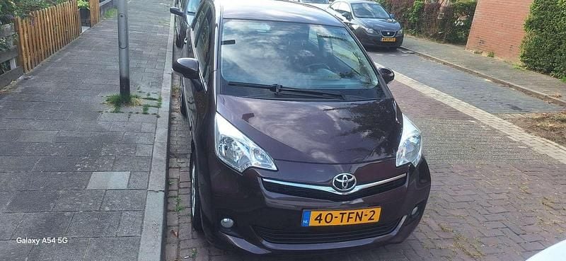 Paars Gebruikt 2012 Toyota Verso-S MPV | € 7.750 (Super prijs) - Afbeelding 1/4