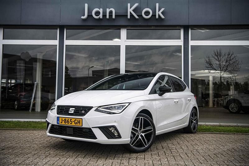 Wit Gebruikt 2020 Seat Ibiza Business Hatchback | € 17.900 (Duur) - Afbeelding 1/4
