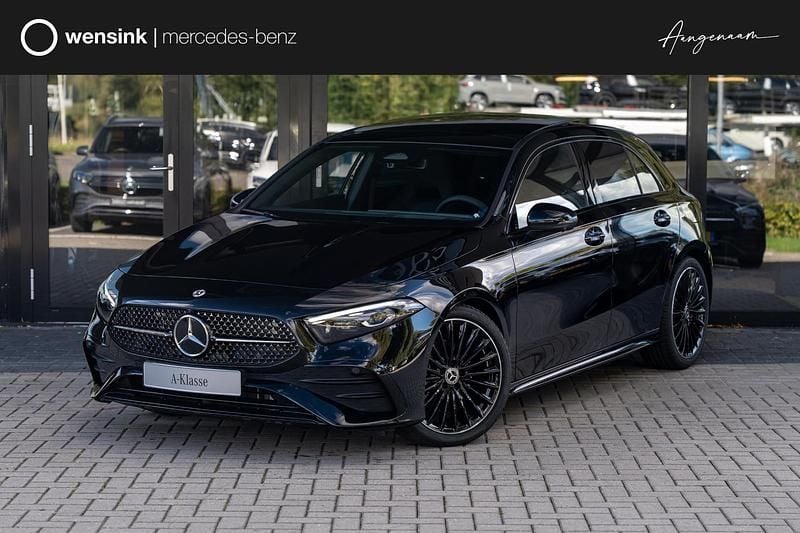 Zwart Nieuw 2025 Mercedes A180 Business Hatchback | € 47.505 (Eerlijke prijs) - Afbeelding 1/4